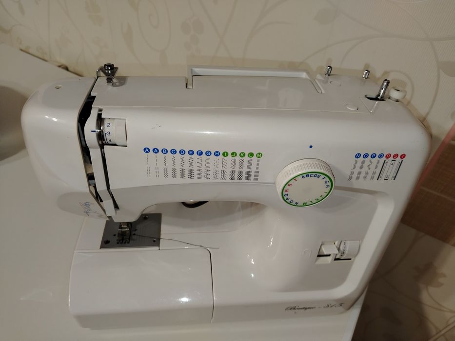 Продам швейную машинку