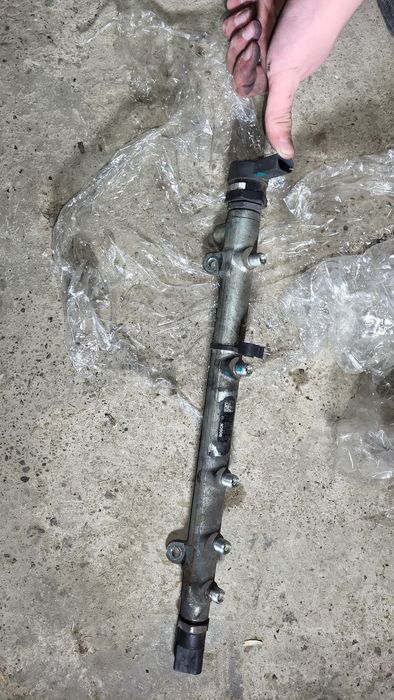 Vând rampă injectoare Mercedes Viano 2008 2.2 diesel