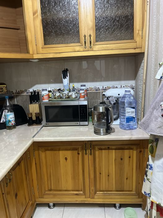 Продается куханный гарнитур. (Дерево)