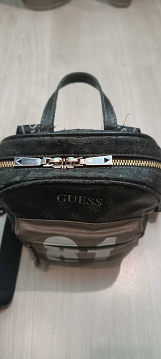 Дамска раница Guess