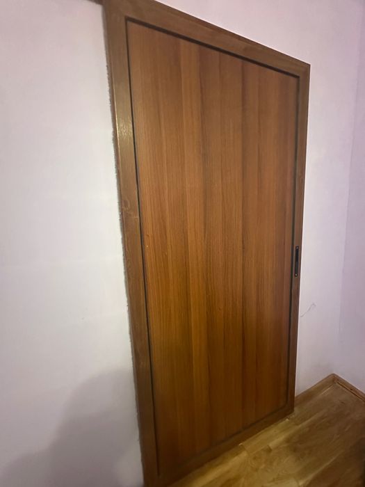 Плъзгаща интериорна врата