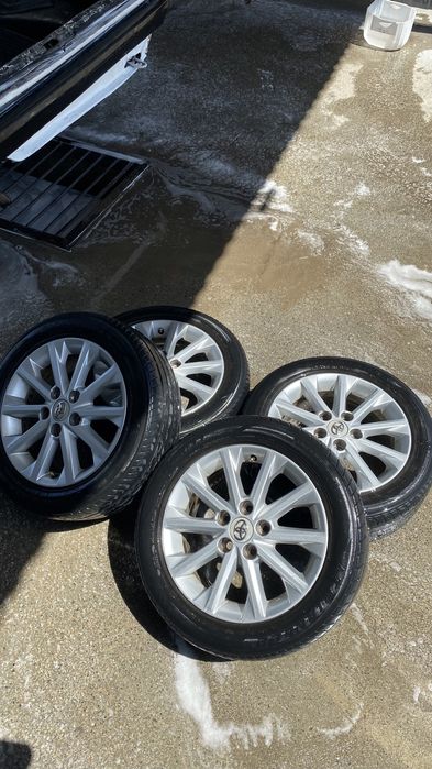 Продам дешевле оригинальный диск Камри