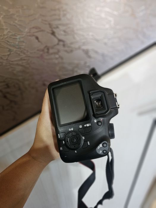 Canon EOS 4000D с 2 обектива и гаранция