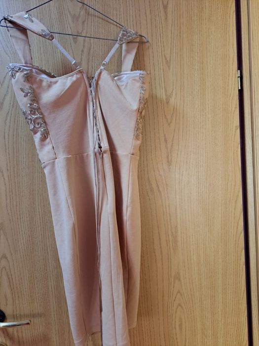 Vand o rochita pe crem