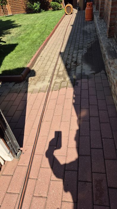 Curatare  pavaj,beton amprentat, terase,geamuri exterioare ,panouri fo