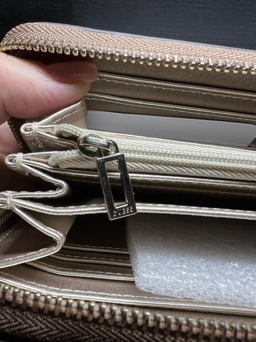 Ново голямо портмоне Guess