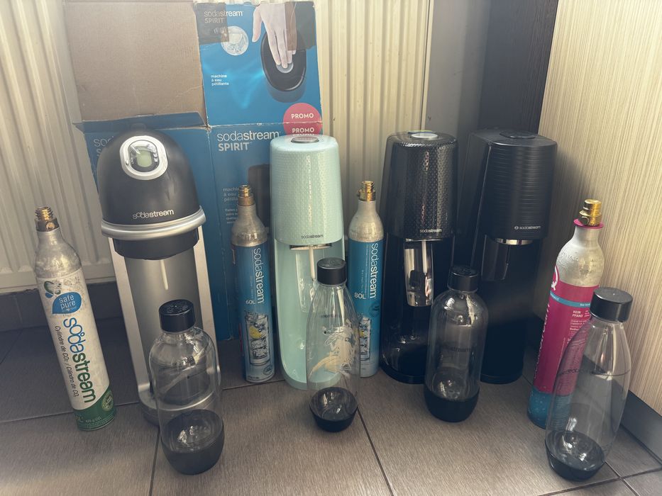 Sodastream  cu butelie plina si sticla de carbonatat