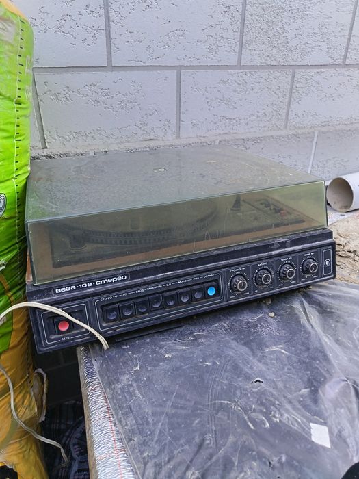 Продам патефон старый