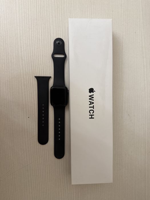 Продам часы Apple Watch серые