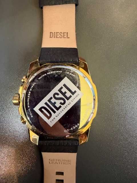 Часовник Diesel 'Mega Chief' в Черно