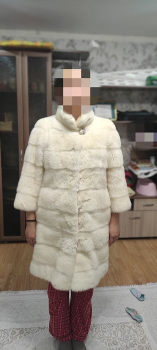 Продам шубу белая/молочная