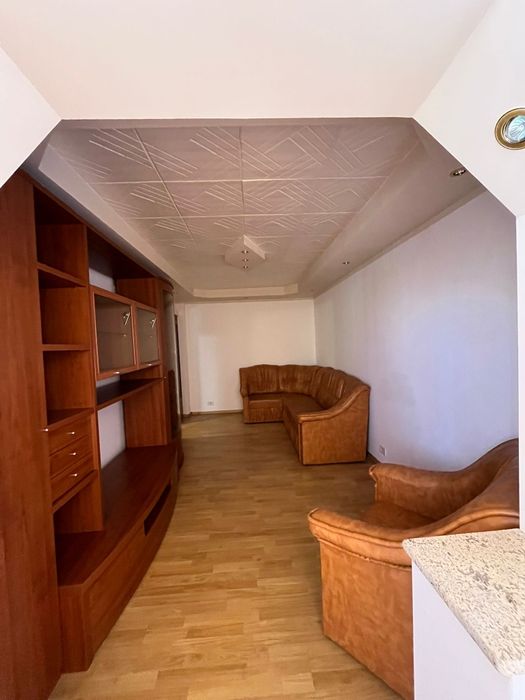 Închiriez apartament cu 2 camere