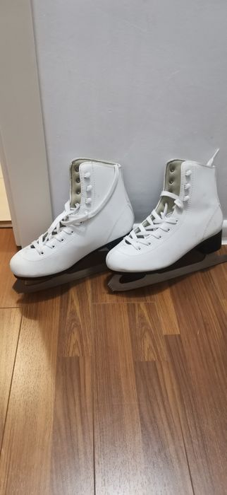 Vând patine dama pt gheață
