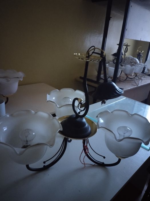 Люстры трёх рожковые