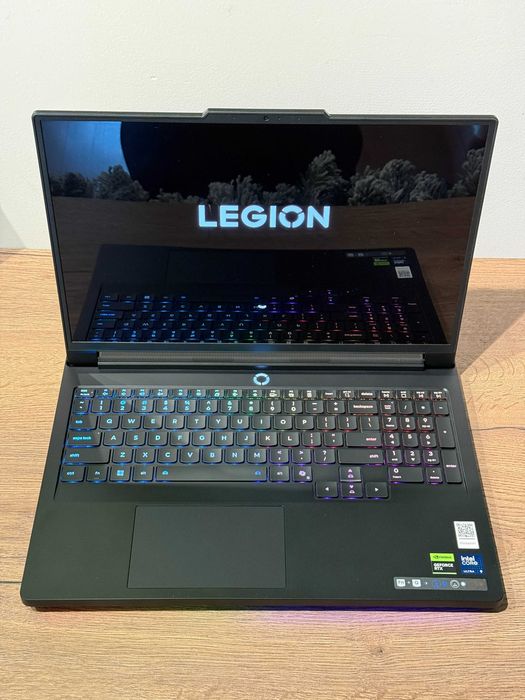 Laptop Gaming Lenovo Legion Pro 7 16" OLED Ultra 9 32GB RTX 5070Ti 2TB
