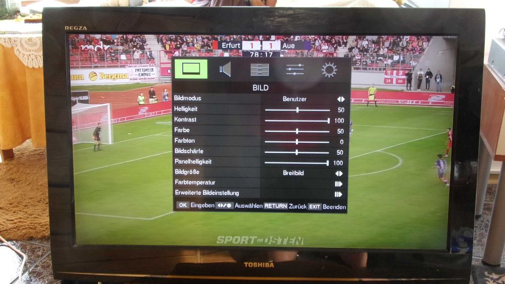 TV 32 inch Toshiba HD LED 1368 x 780 with remote controller - full working TV