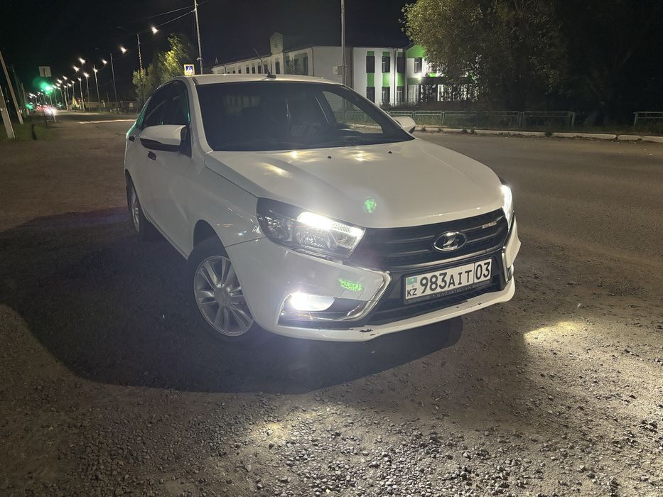 Продам Весту 2019 г.