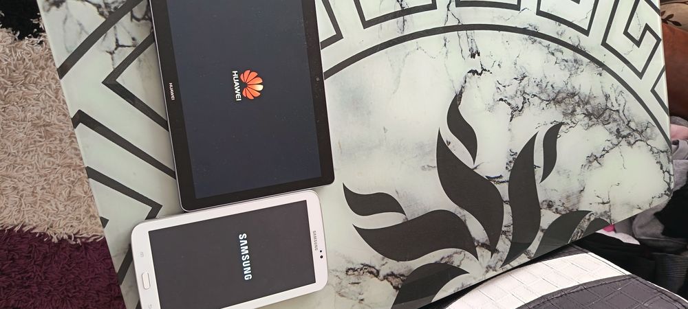 Vînd aceste 2 tablete