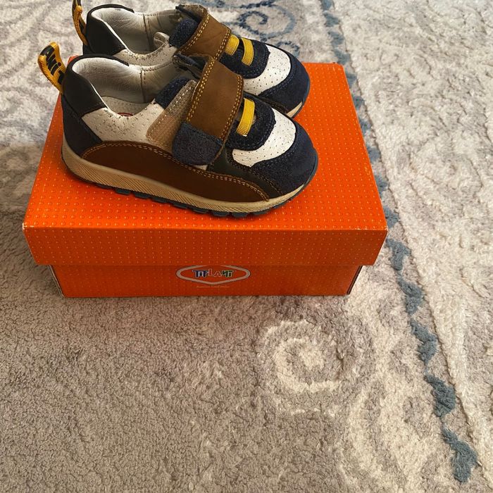 Продам продам кросовки