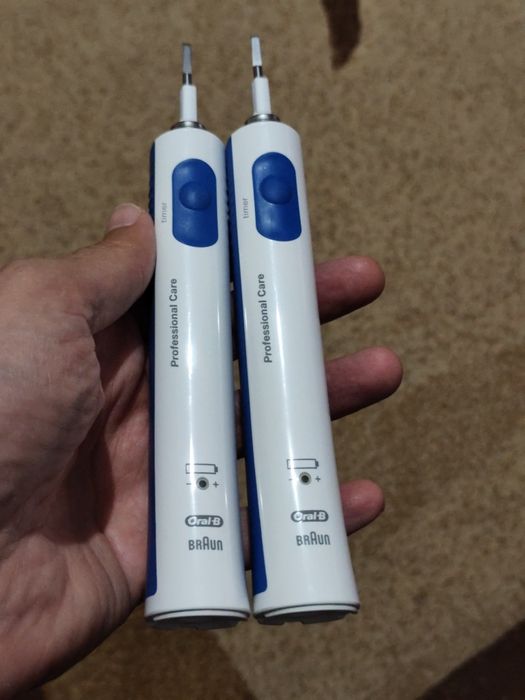 2 periute electrice Oral-b, set cu rezerve