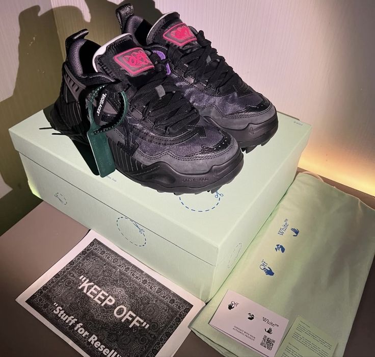 Adidasi off white odsy 1000