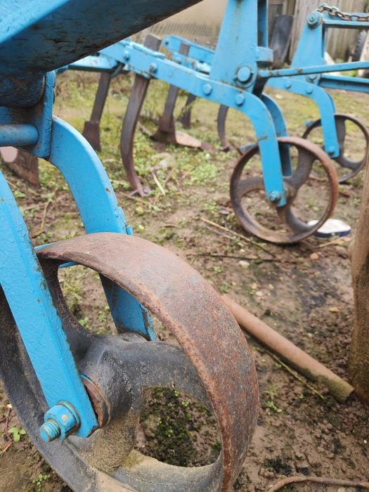 Cultivator ; prășitor  3 secții