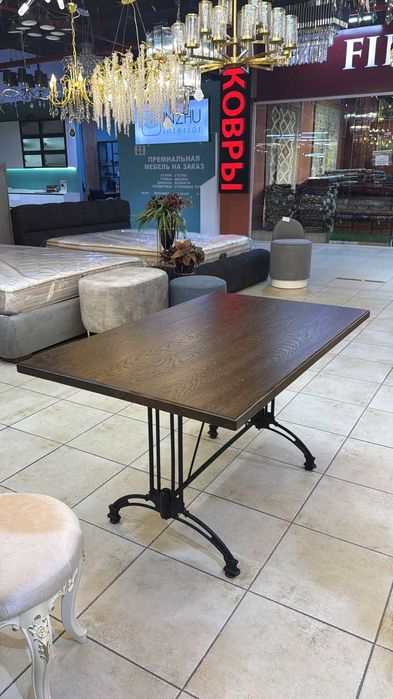 Стол из натурального дерева