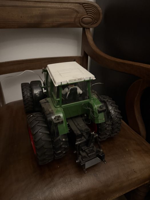 Macheta jucarie Tractor Fendt  masina