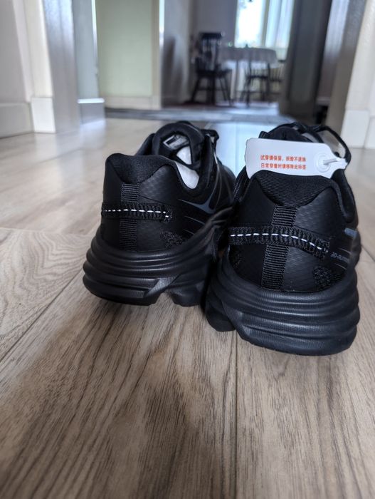 Кроссовки беговые