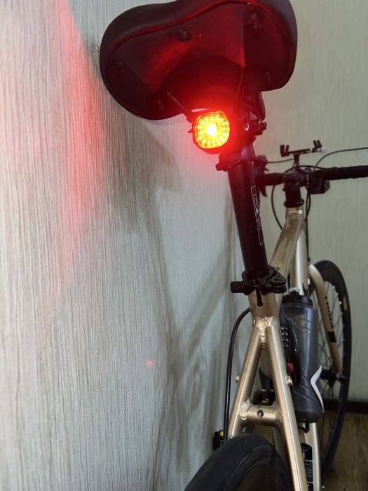 Шоссейный велосипед Trinx 2.1 + шлем