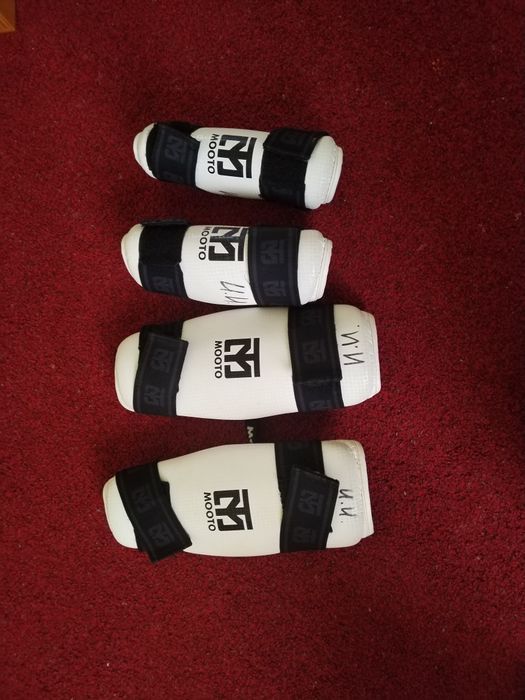 Экипировка, защита для тхэквондо.