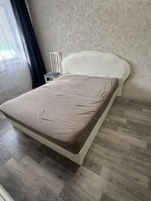 Спальный кровать 160*200 в хорошем состояний