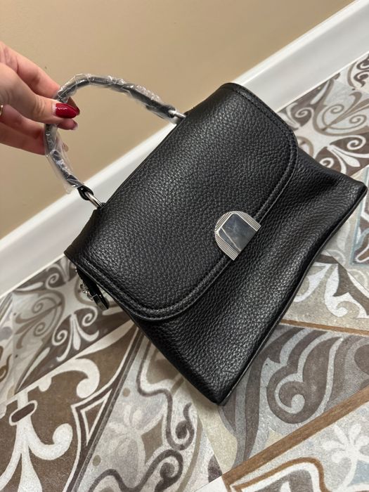 Дамска черна чанта