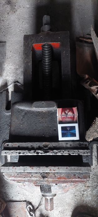 Продам тисы слесарные