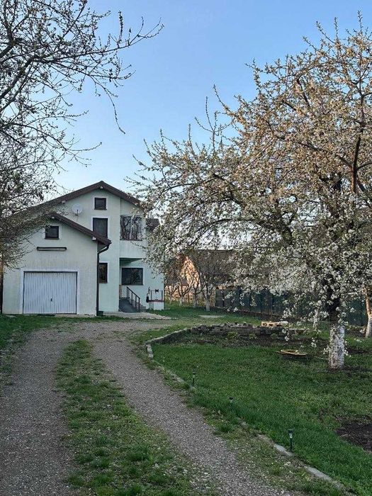 Casa P+M Valea Ursului, 2006, la strada, 205 MP utili, teren 1913 MP