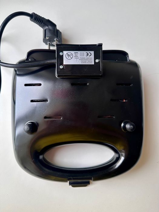 Вафельница новая