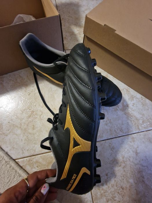 Чисто нови мизуно бутонки