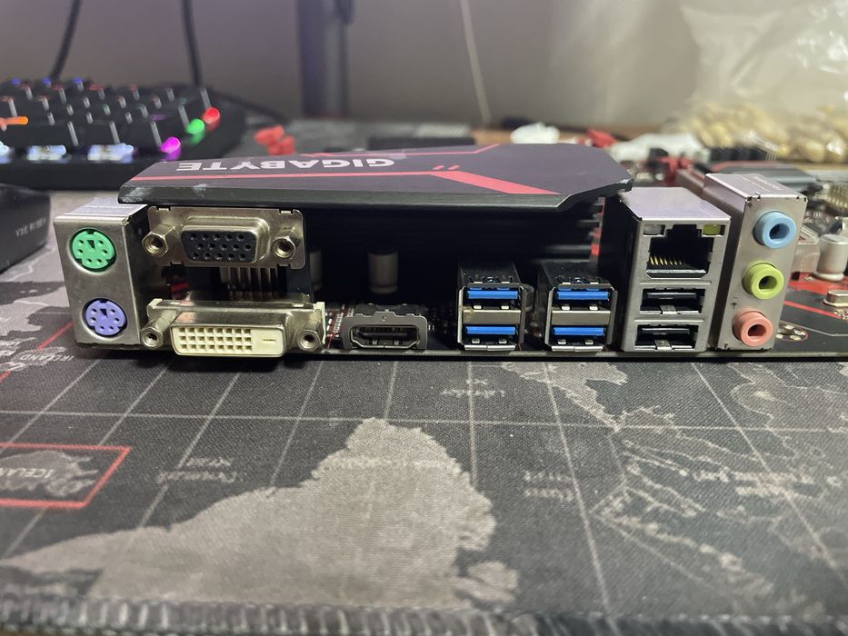 Продам комплект ryzen 5600 + b450m