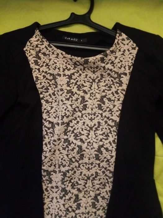 Дамска рокля от трико с бродерия и панталон размер 42 с висока талия