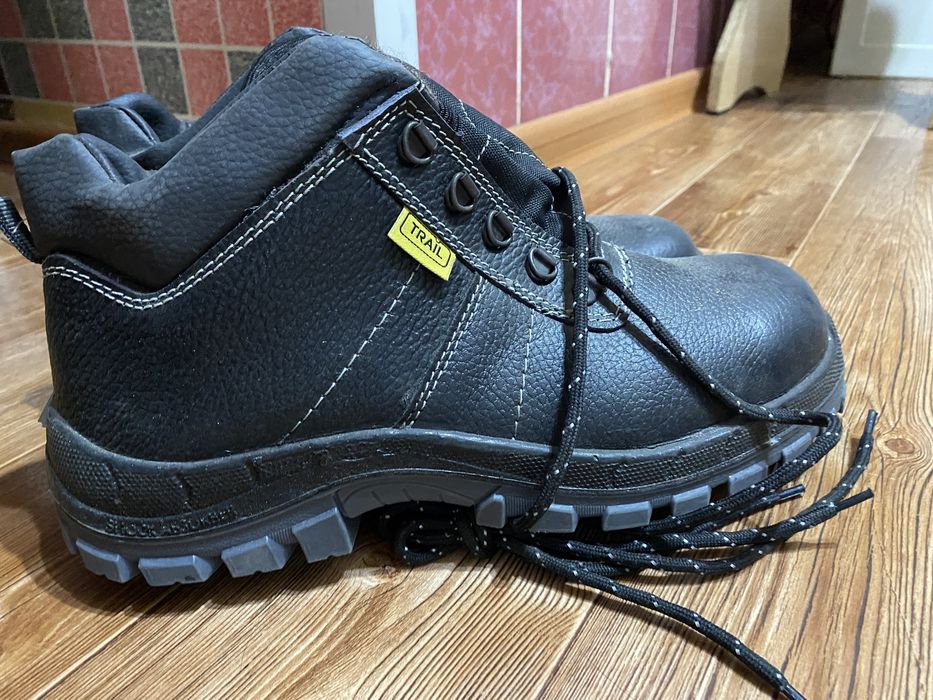 Продам зимние ботинки