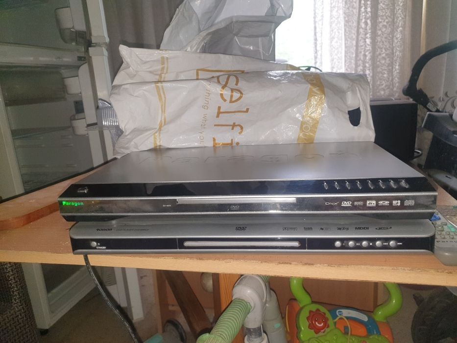 Продаются 2 DVD +500дисков ,фильмы+музыка