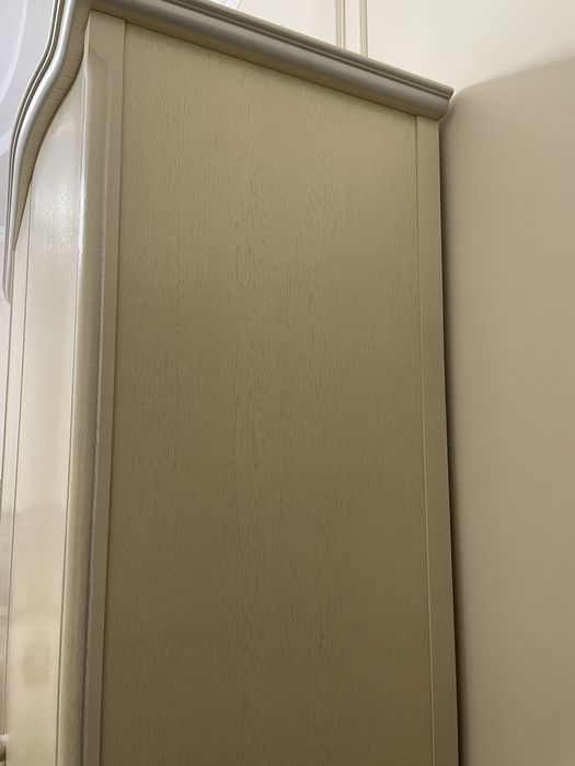 В продаже комплект мебели