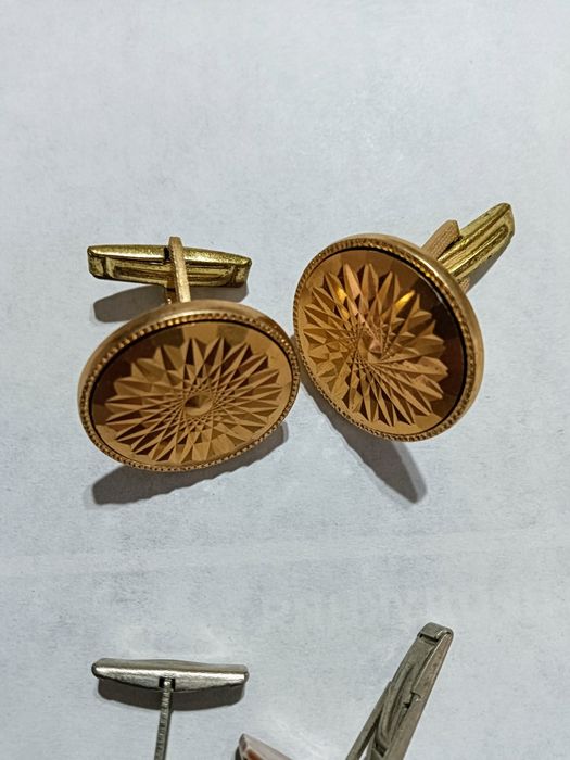 Продается бижутерия СССР,брошь 6000т