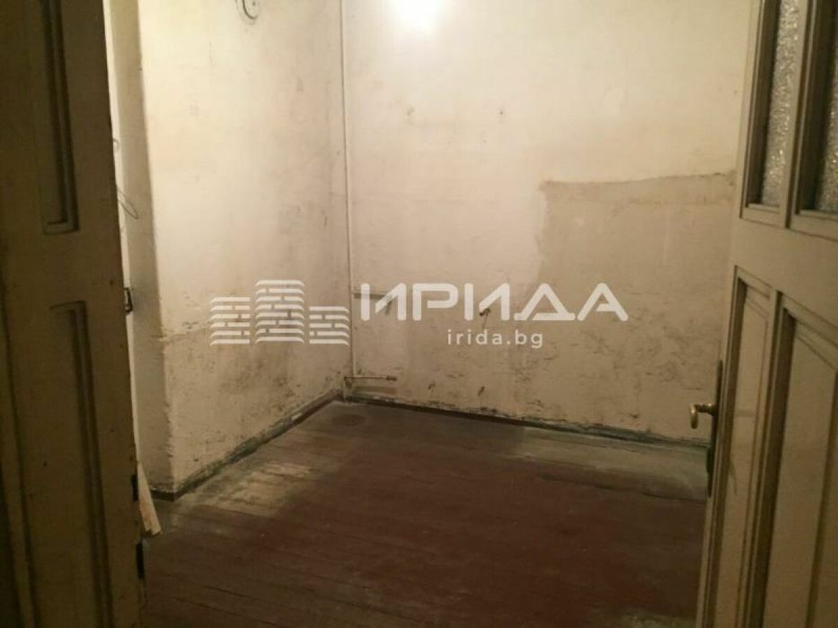 Тристаен в център до метро