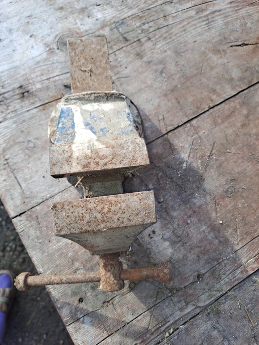 Vând tun de căldură și menghină