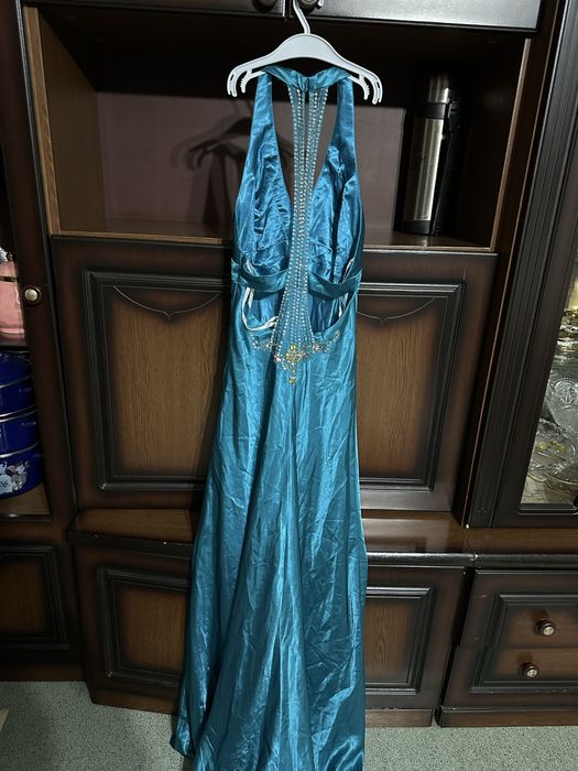 Вечернее платье одевалось 1 раз