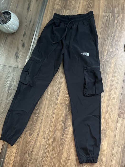 Vand pantaloni the north face,columbia