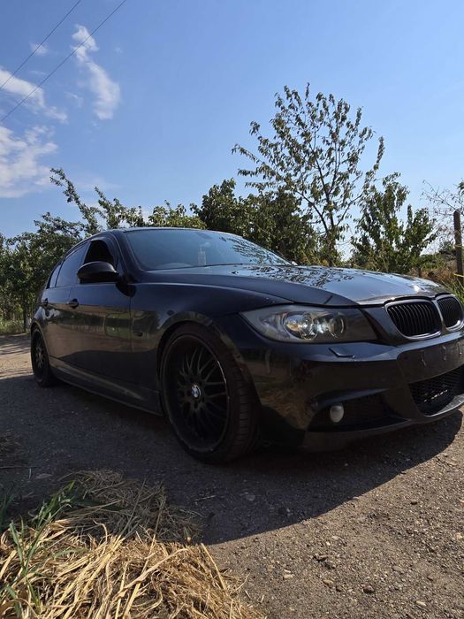 • Продавам BMW 330d E90 2008г. на ЧАСТИ, както и над 17 Голф 5ци