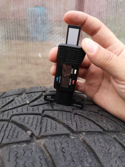 235/45/18  2-iarna Brigestone   235/40/19 vara 2-Michelin si 2-Pirelli