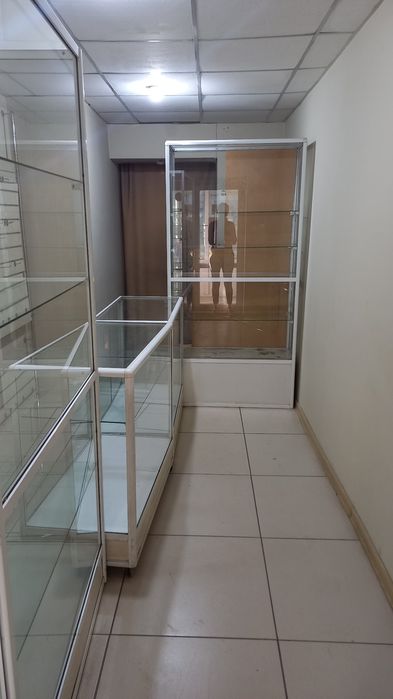 Продам витрины и прилавки